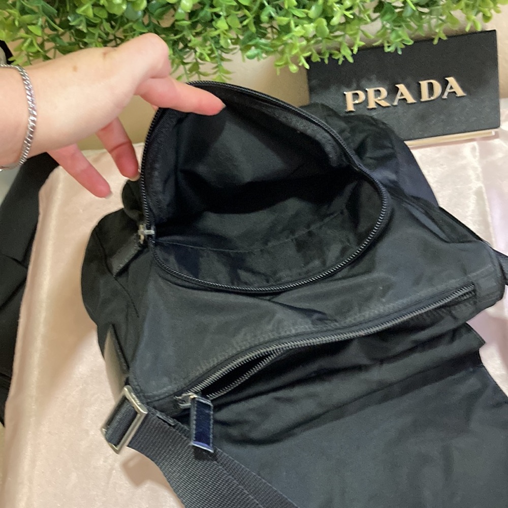 🔥Flash Sale🔥 ❤️ Prada Vintage Nylon Messenger Bag ❤️ - Picture 12 of 17